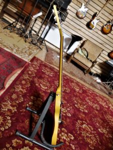 studio-la-boite-a-meuh-gibson-les-paul-melody-maker-120th-cote