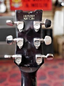 studio-la-boite-a-meuh-ibanez-am50-tete-derriere