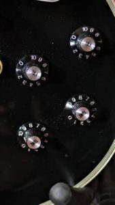 studio-la-boite-a-meuh-edwards-e-lp-130cd-potars