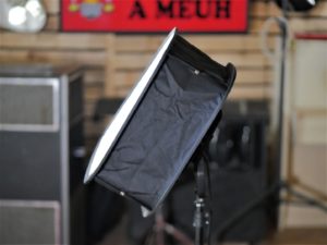 studio-la-boite-a-meuh-softbox-neewer-tiges