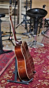 studio-la-boite-a-meuh-yamaha-LL16M-cote-dos