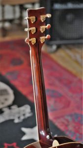 studio-la-boite-a-meuh-yamaha-LL16M-dos-caisse