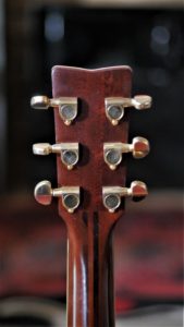 studio-la-boite-a-meuh-yamaha-LL16M-tete-derriere