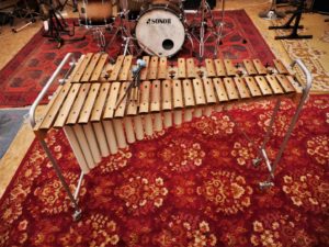 Liste du backline et des instruments disponibles au studio ici.