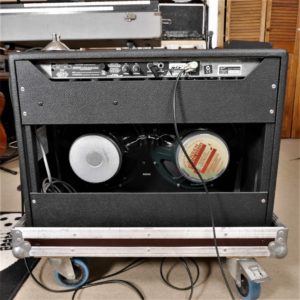 studio-la-boite-a-meuh-fender-65-twin-reverb-derriere