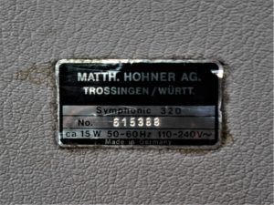 studio-la-boite-a-meuh-hohner-symphonic-320-badge