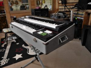 studio-la-boite-a-meuh-hohner-symphonic-320-cote