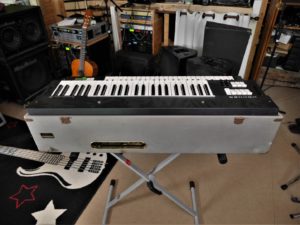 studio-la-boite-a-meuh-hohner-symphonic-320-derriere