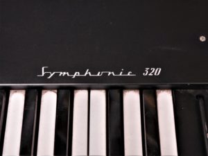 studio-la-boite-a-meuh-hohner-symphonic-320-nom