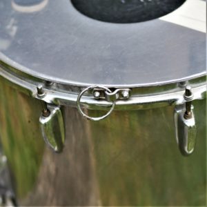 studio-la-boite-a-meuh-caisse-claire-de-parade-capelle-vintage-anneau-accroche