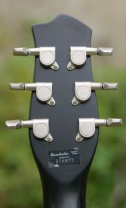 studio-la-boite-a-meuh-danelectro59-tete-dos