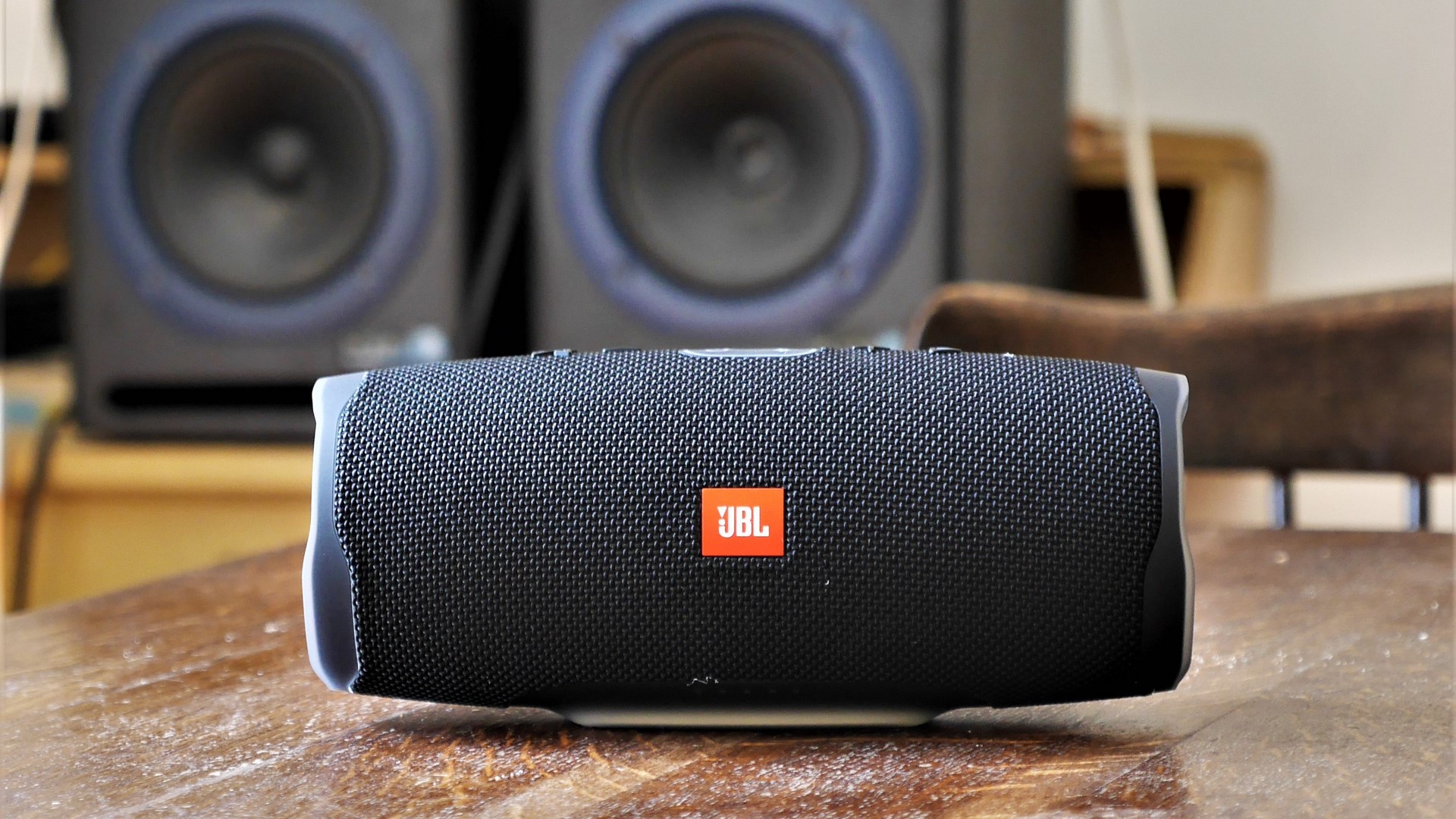 studio-la-boite-a-meuh-enceinte-bluetooth-jbl-charge-4