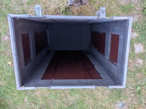 studio-la-boite-a-meuh-flight-case-ampeg-svt810-dessous-plateau