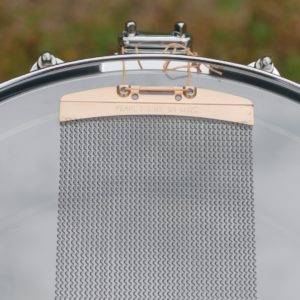 studio-la-boite-a-meuh-pearl-free-floating-aluminium-14x8-detail-timbre