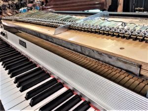 studio-la-boite-a-meuh-rhodes-mark-I-capot-ouvert