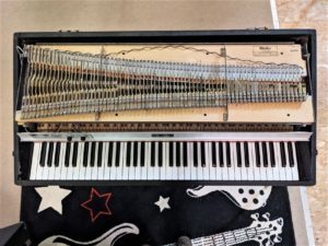 studio-la-boite-a-meuh-rhodes-mark-I-capot-ouvert