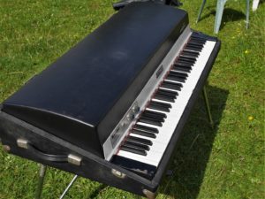 studio-la-boite-a-meuh-rhodes-mark-I-cote