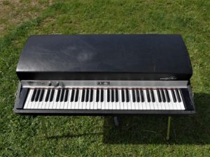 studio-la-boite-a-meuh-rhodes-mark-I-dessus