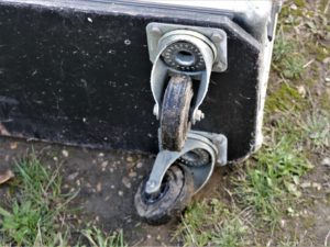 tudio-la-boite-a-meuh-flight-case-roulettes