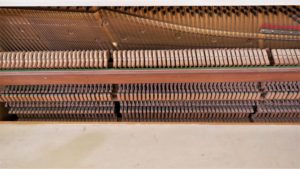 studio-la-boîte-a-meuh-piano-droit-ancien