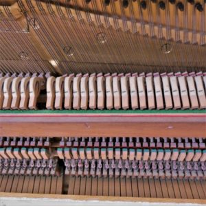 studio-la-boîte-a-meuh-piano-droit-ancien