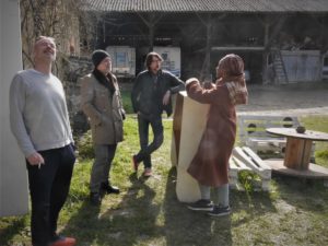 studio-la-boite-a-meuh-recyclage-piano-droit-bar