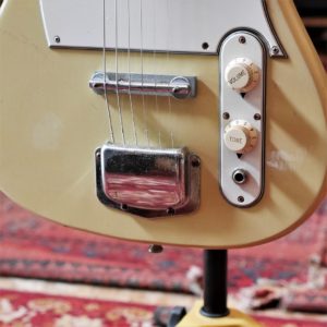 studio-la-boite-a-meuh-randall-telecaster-chevalet