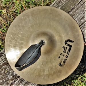 studio-la-boite-a-meuh-cymbales-frappees-ufip-2 dessus