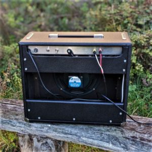 studio-la-boite-a-meuh-princeton-shark-amps-derriere