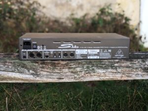 studio-la-boite-a-meuh-behringer-s16-derriere