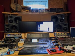 studio-la-boite-a-meuh-monitoring-neumann-et-Klein-&-hummel