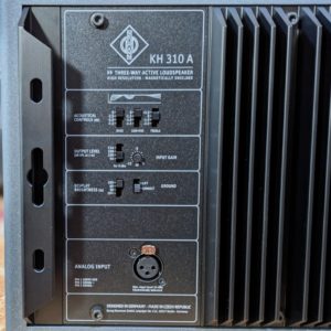 studio-la-boite-a-meuh-monitoring-neumann-kh310A-arriere