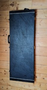 flight-case-stratocaster-dessous