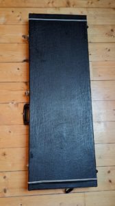 flight-case-stratocaster-dessus