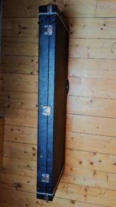 flight-case-stratocaster-tranche-dessous