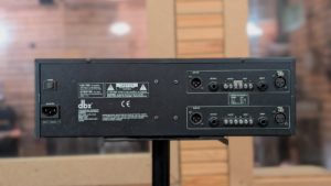 studio-la-boite-a-meuh-dbx-2231-derriere