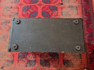 studio-la-boite-a-meuh-baffle-marshall-1960A-dessous