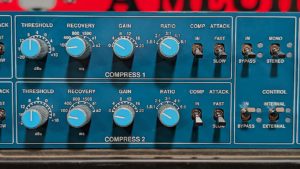 studio-la-boite-a-meuh-behringer-369-kt
