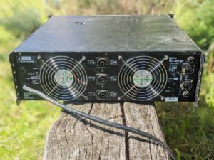 studio-la-boite-a-meuh-the-t-amp-proline-3000-derriere