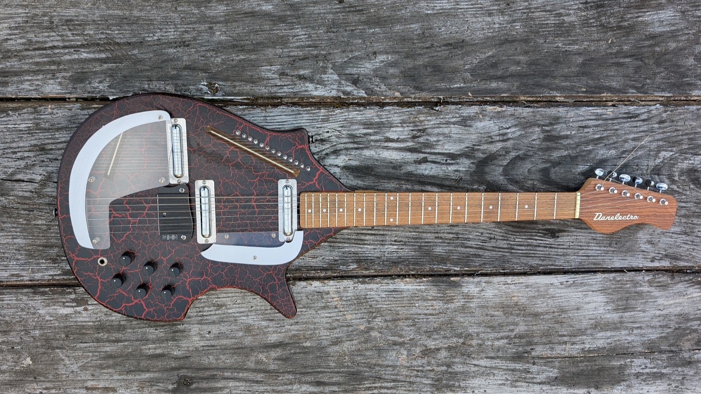 studio-la-boite-a-meuh-danelectro-coral-sitar