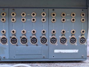 Studio-la-boite-a-meuh-tac-bullet-connectique-entrees