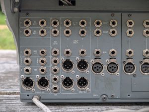 Studio-la-boite-a-meuh-tac-bullet-connectique-sortie