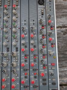 Studio-la-boite-a-meuh-tac-bullet-groupes-master-monitoring