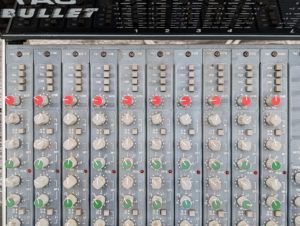 Studio-la-boite-a-meuh-tac-bullet-preamps-et-eq