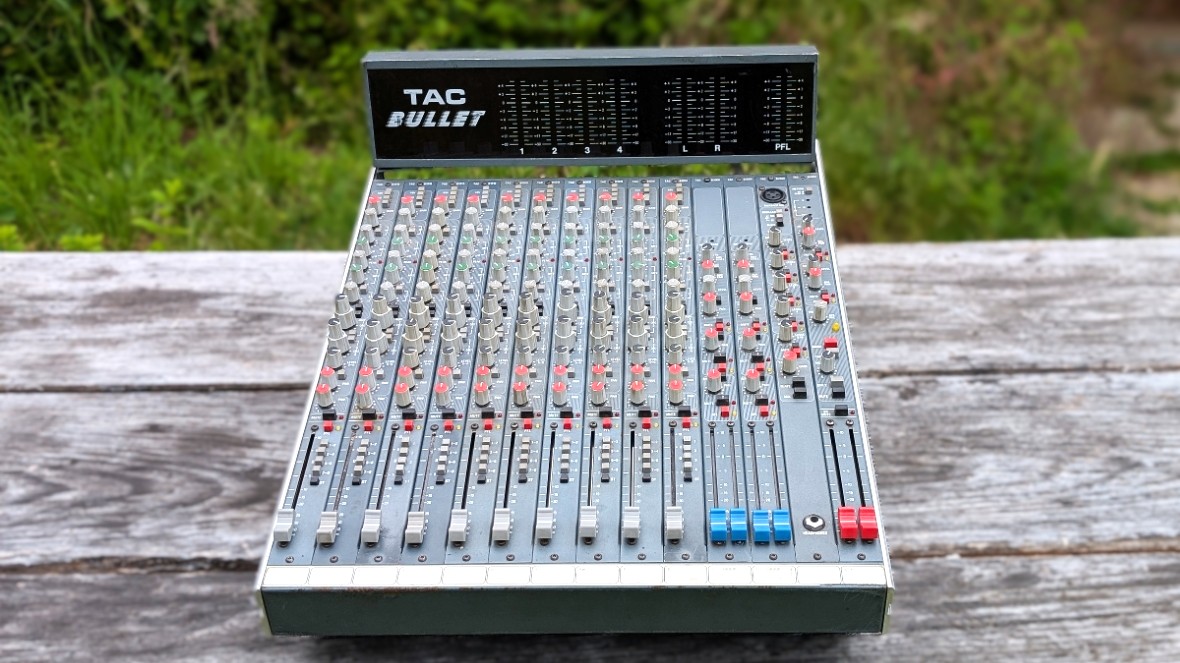 Studio-la-boite-a-meuh-tac-bullet