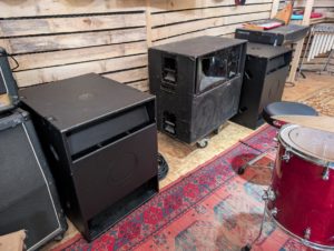studio-la-boite-a-meuh-turbosound-Nuq118b-an