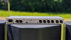 studio-la-boite-a-meuh-turbosound-lms-d24-derriere