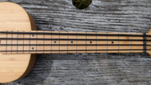studio-la-boite-a-meuh-kala-u-bass-bamboo-manche=dessus