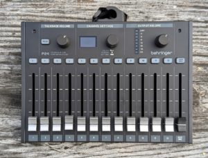 studio-la-boite-a-meuh-behringer-P24