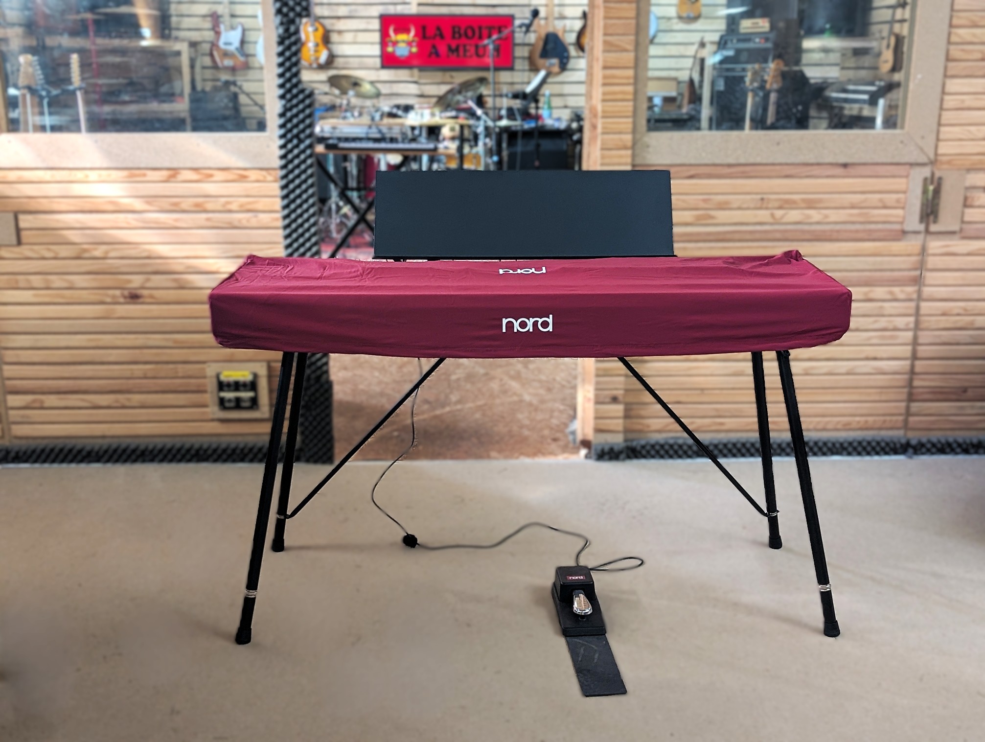 studio-la-boite-a-meuh-accessoires-nord-dust-cover-88-v2-keybord-stand-ex-music-stand-v2